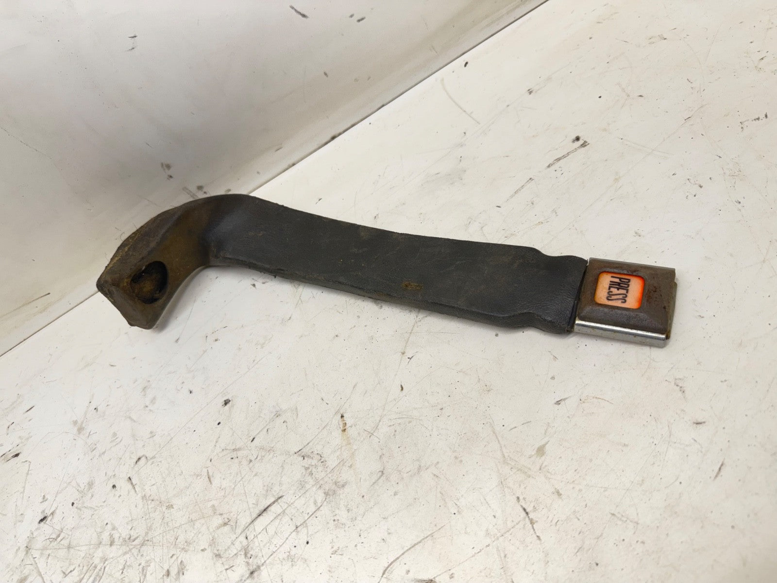 Jeep Wrangler YJ 87-90 Passenger Right Side Female Seat Belt Buckle OEM Seatbelt