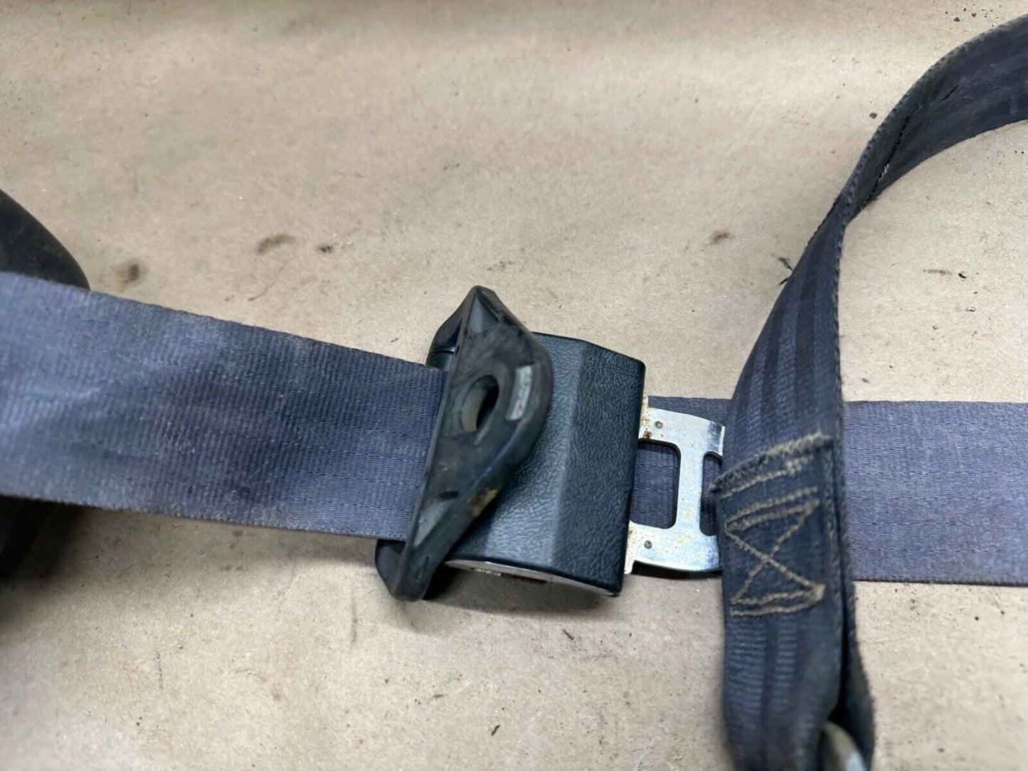 92-95 Jeep Wrangler YJ Left REAR SEAT BELT Male Retract Shoulder Seatbelt L