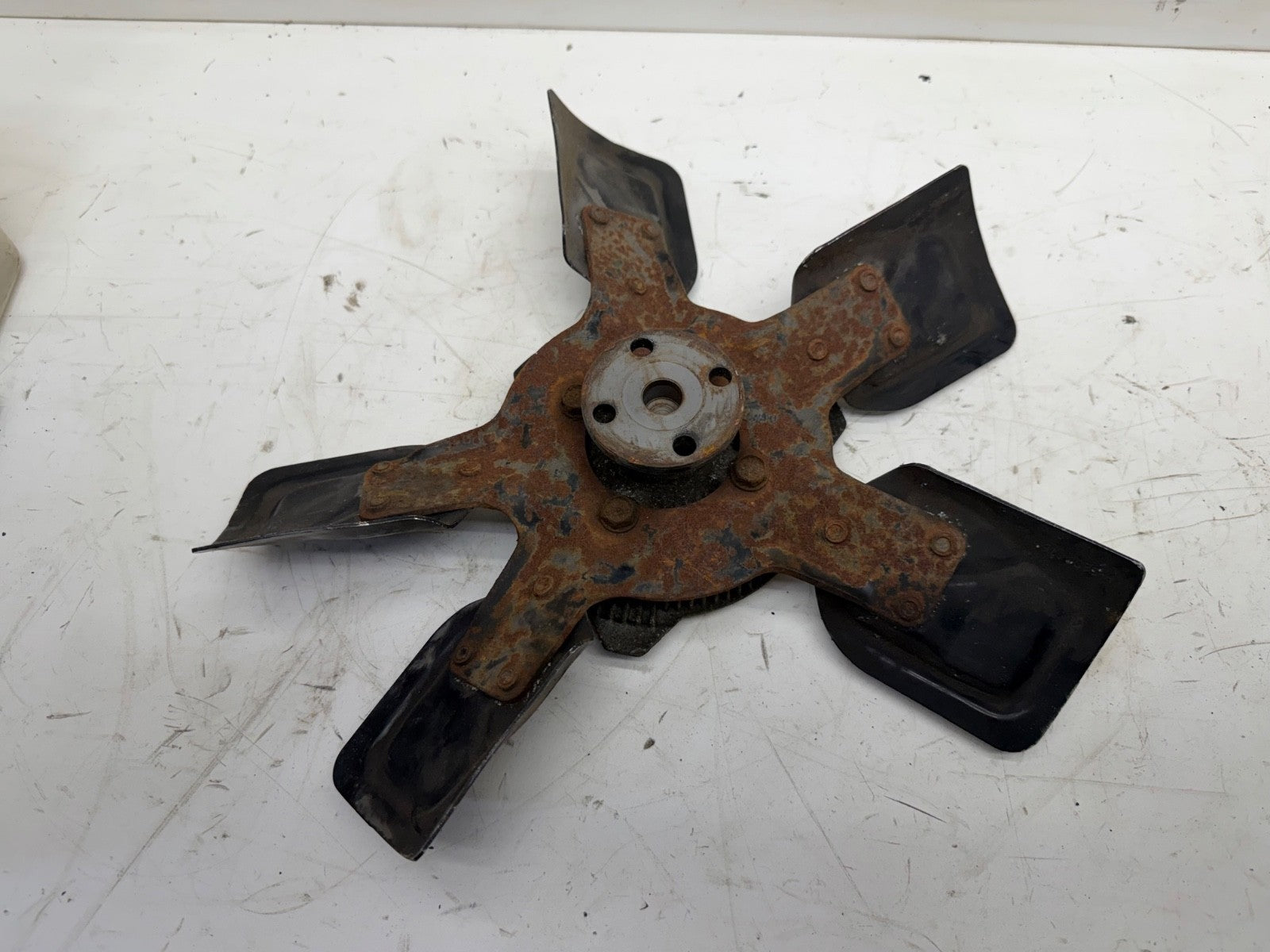 Jeep Wrangler YJ 92-95 2.5 L 4 cylinder Engine Cooling Fan clutch 2.5L Radiator