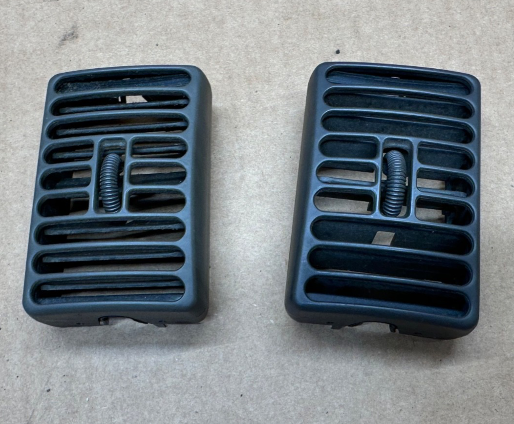 Jeep Cherokee XJ 97-01 OEM Left Right Dash Vents Louver Vent HVAC Heat AC A/C OE