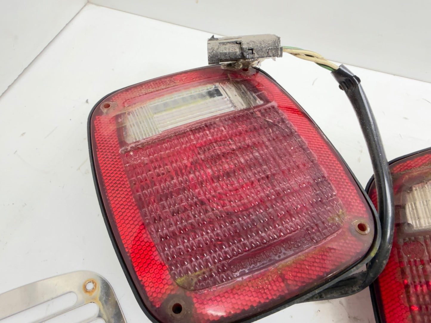 92-95 Jeep YJ Wrangler Tail Light Taillight Driver Passenger light Lights OEM