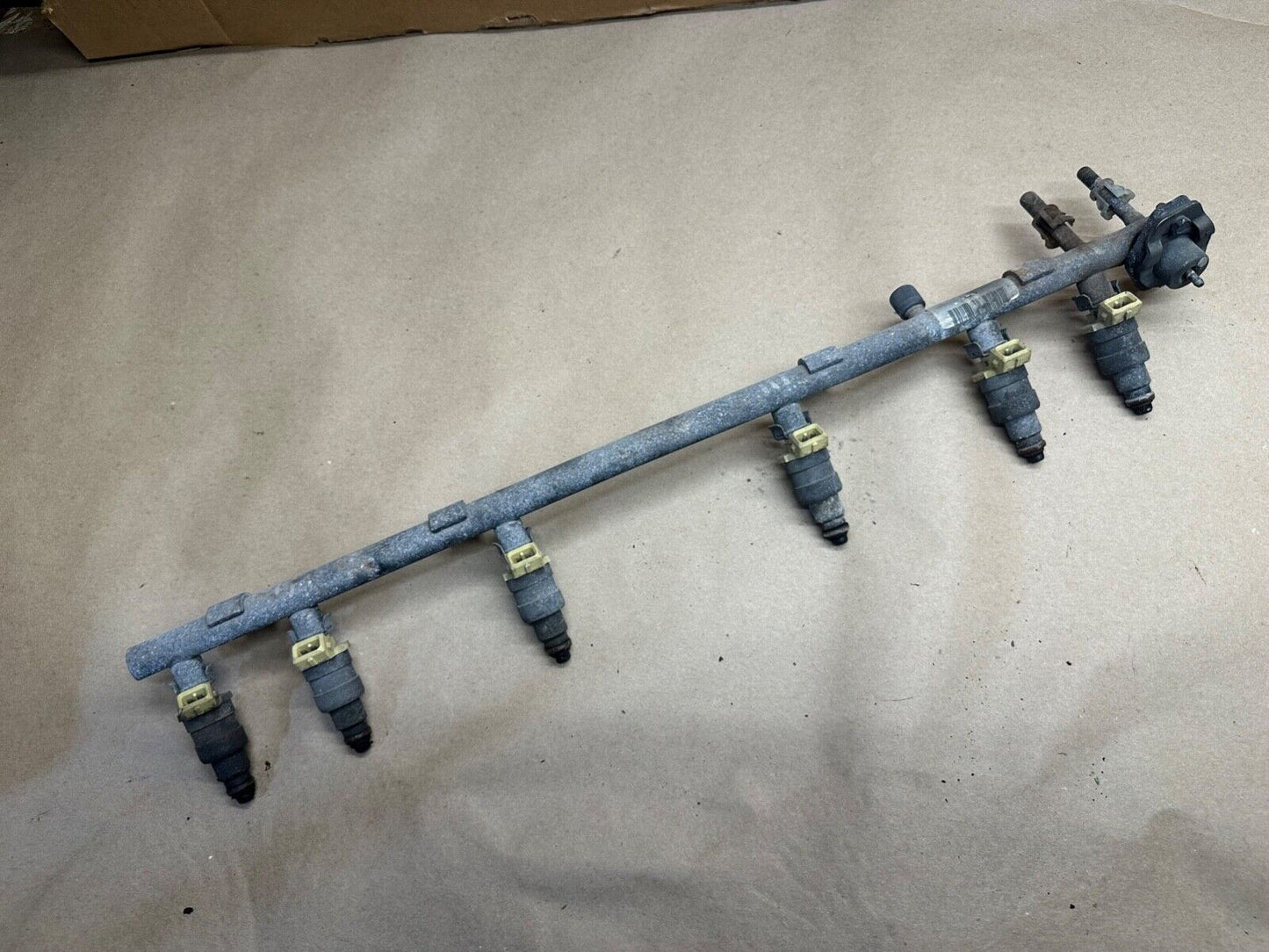 91-95 Jeep Cherokee XJ OEM Fuel Rail w/ Injectors 4.0L Wrangler YJ Factory OE