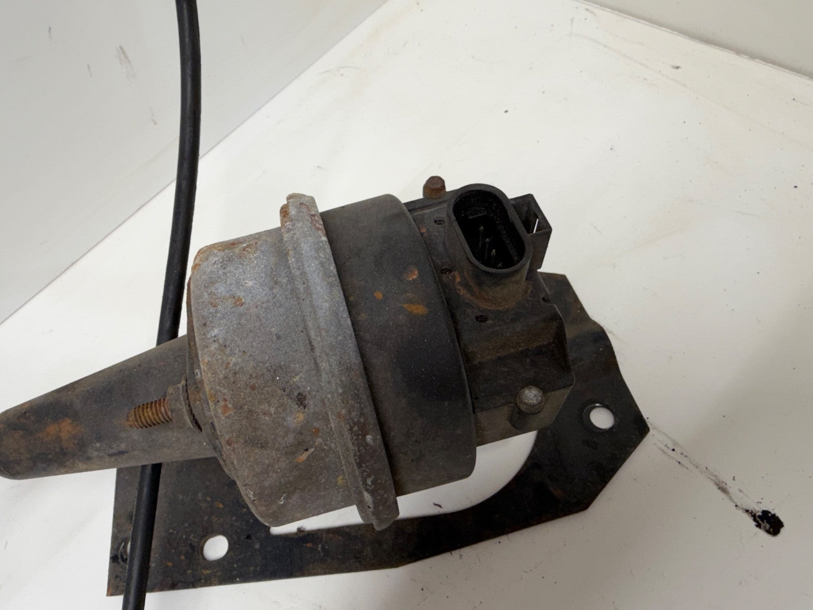 91-96 Jeep Cherokee XJ Cruise Control Servo Cable Bracket 53007958 Pod Actuator
