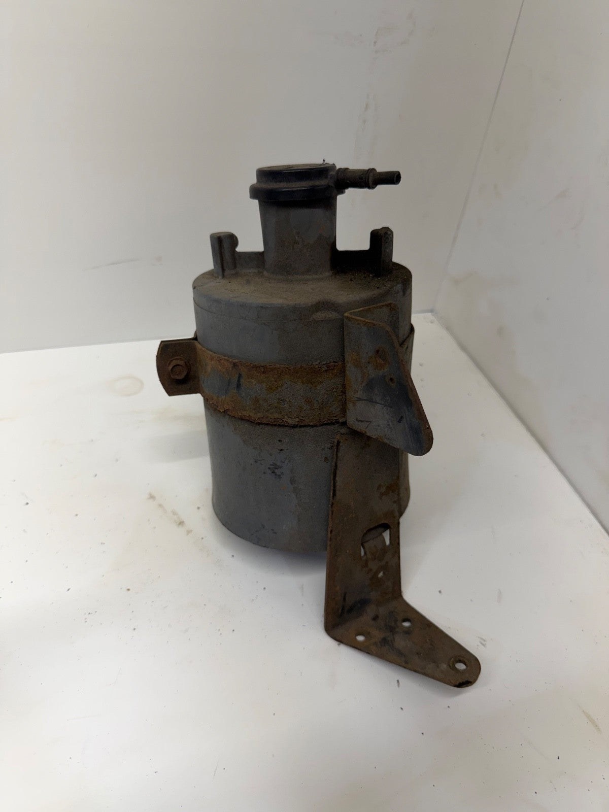 Jeep Cherokee XJ 91-95 OEM Charcoal Filter Evap Canister Bracket Mount Factory