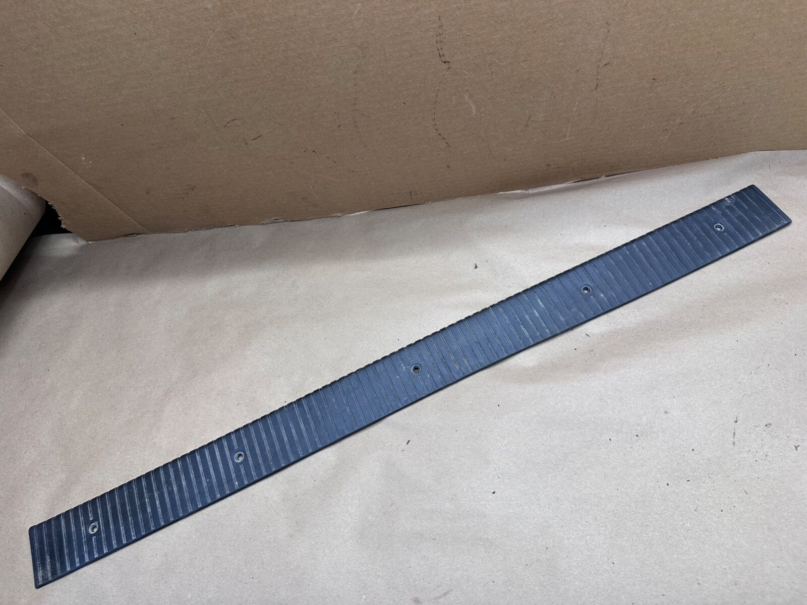 84-01 Jeep Cherokee XJ 2 Door Sill Guard Single Piece Entry Trim Plate Black OEM