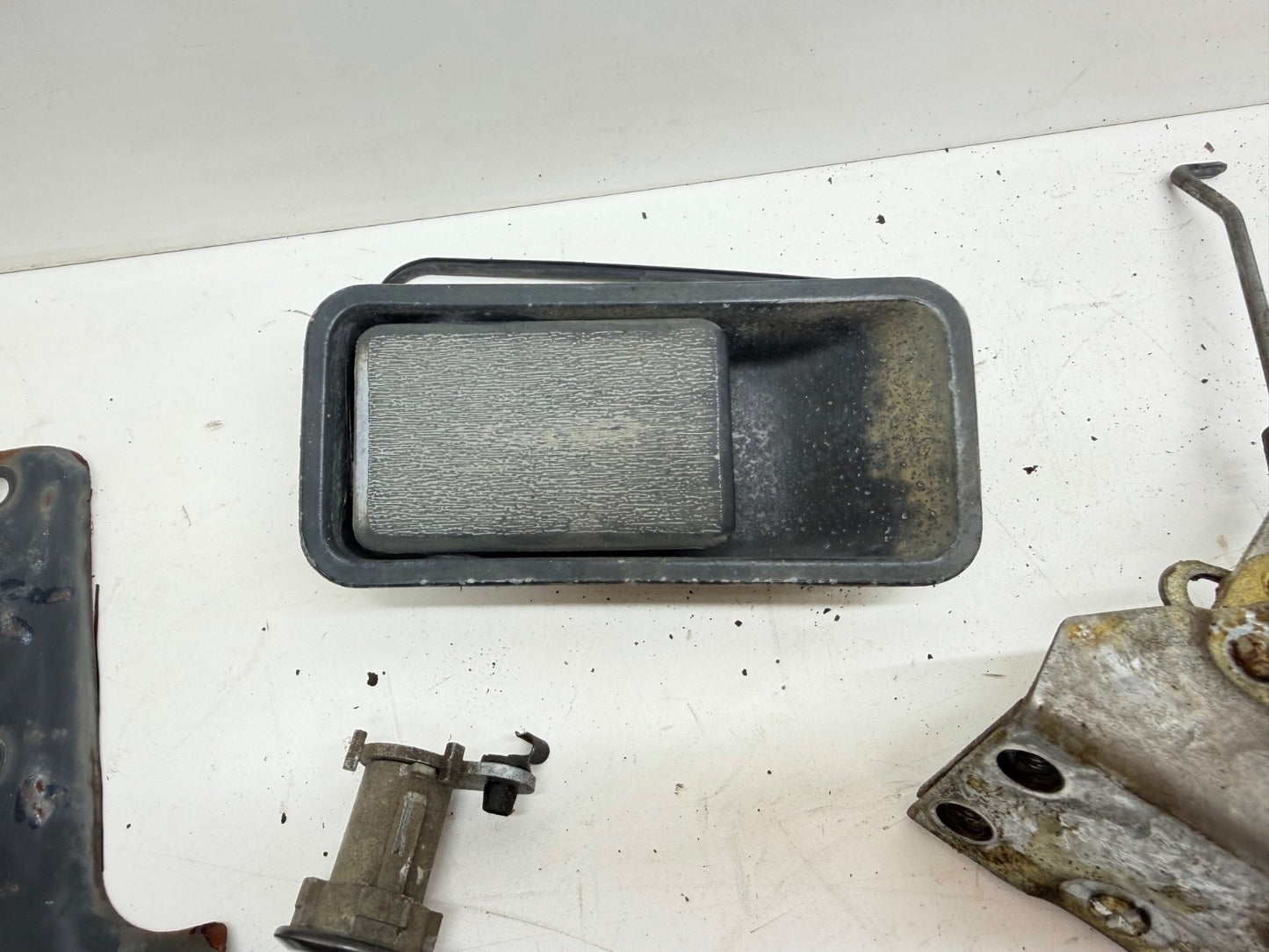 91-95 Jeep Wrangler YJ Tailgate Latch Handle Passenger Door Tail Gate Rear OEM