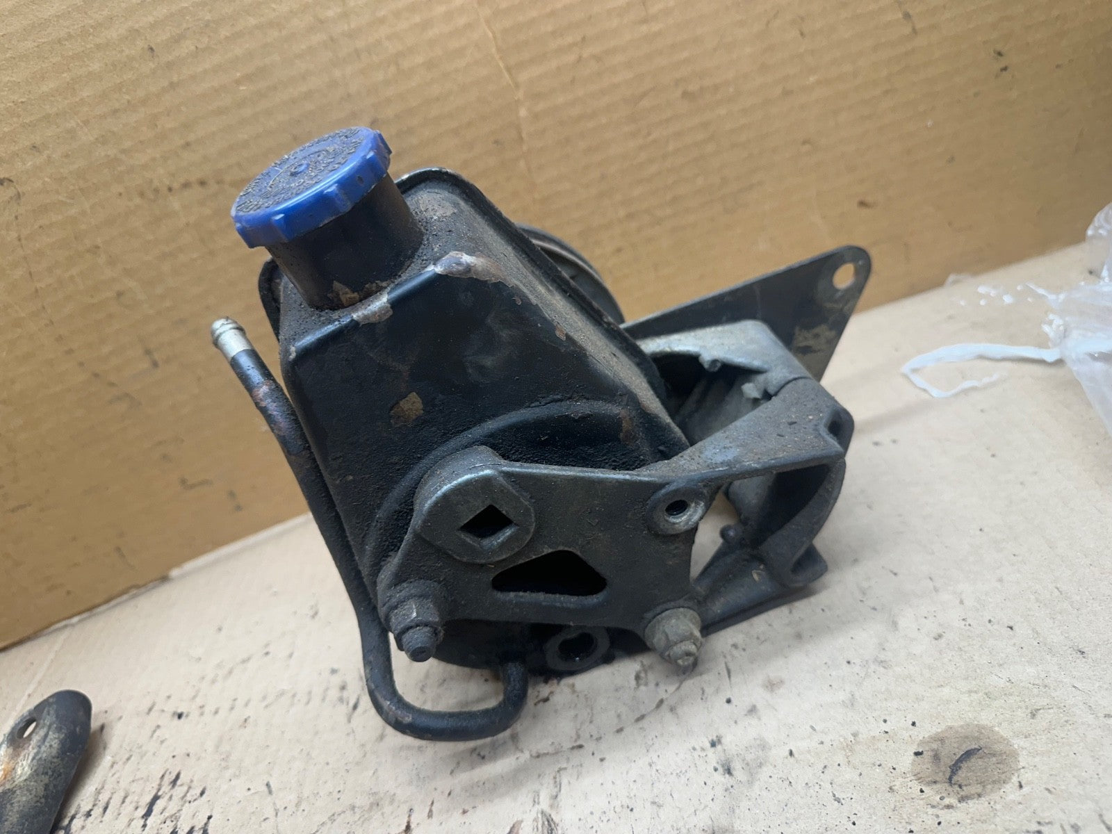 87-90 Jeep Wrangler YJ 4.2 L 6 Cyl Power Steering Pump Brackets Bracket OEM 4.2L