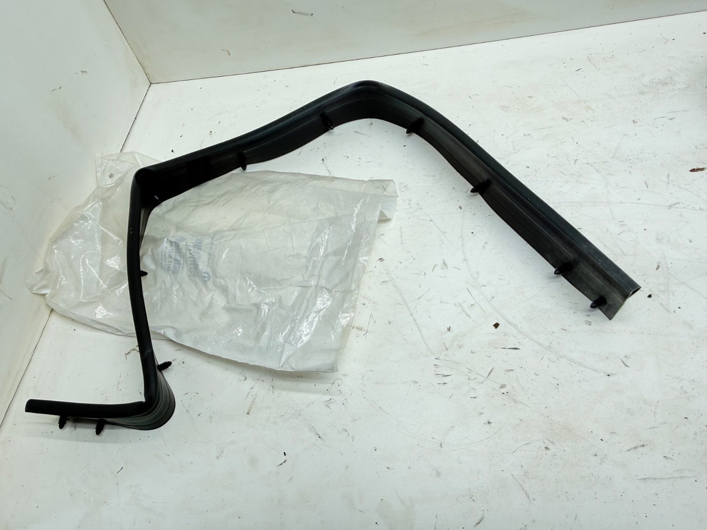 Hood Molding Trim Moulding  Passenger Right Side Hand 68158627AB for Ram 1500