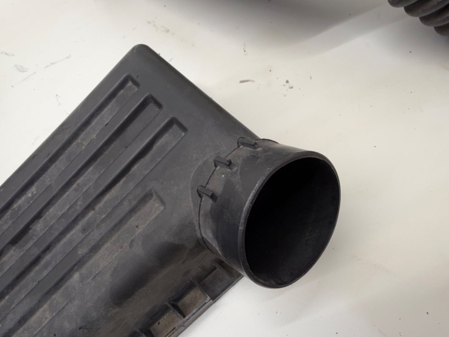 Jeep Wrangler TJ 97-04 Air Cleaner Box Lid 2.5L 4 Cyl 4.0L 6 Cyl Filter Housing