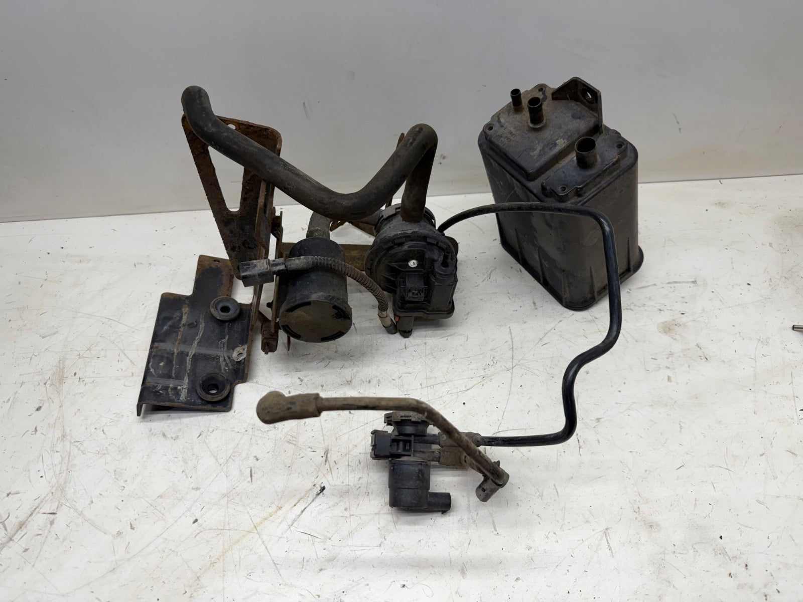 Jeep Wrangler TJ 98-02 Fuel Vapor Charcoal Canister Evap Pump Emissions Emission