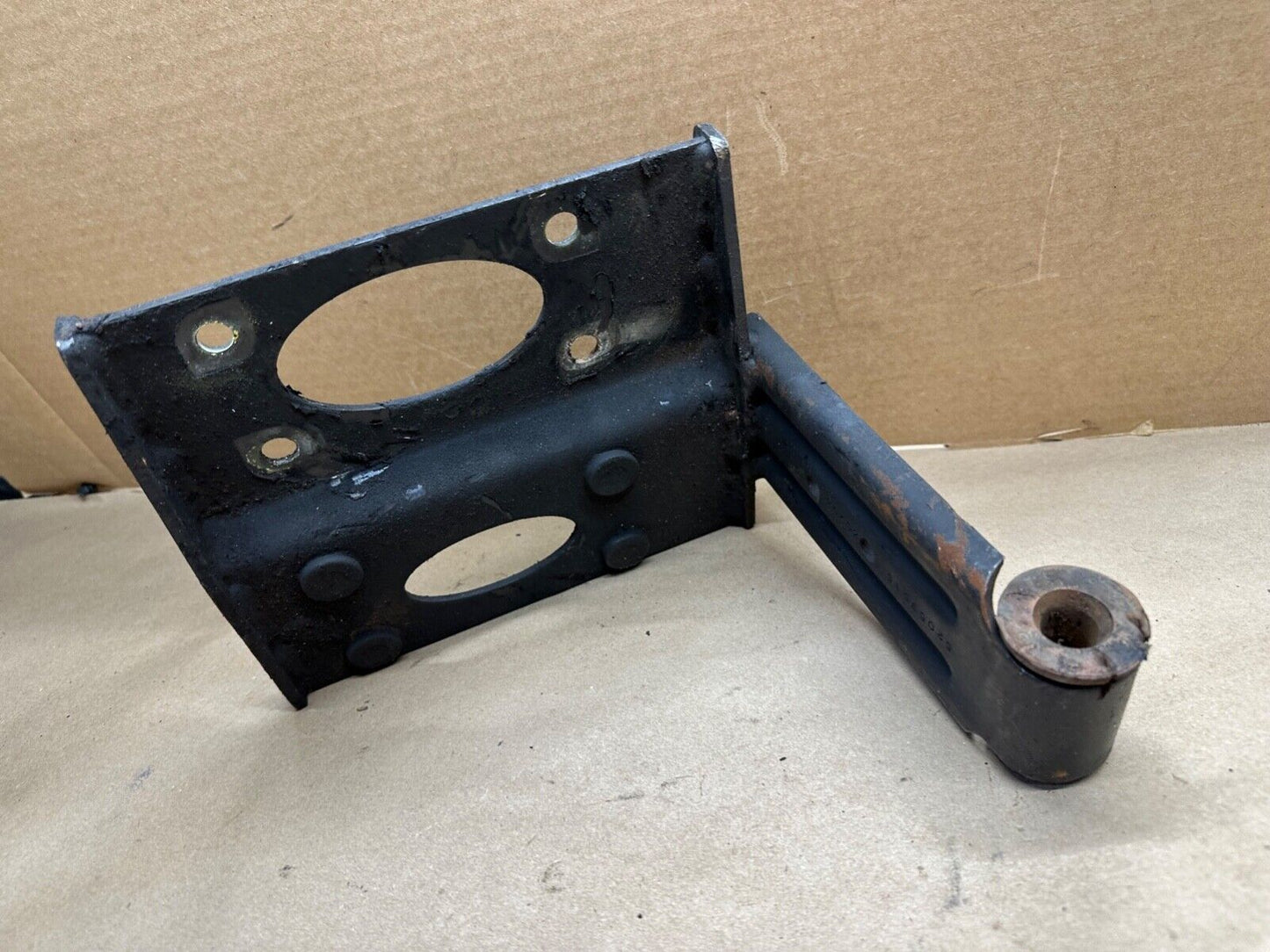 03-06 Jeep Wrangler TJ 5 speed Auto Transmission Mount Plate Bracket Manual Tran