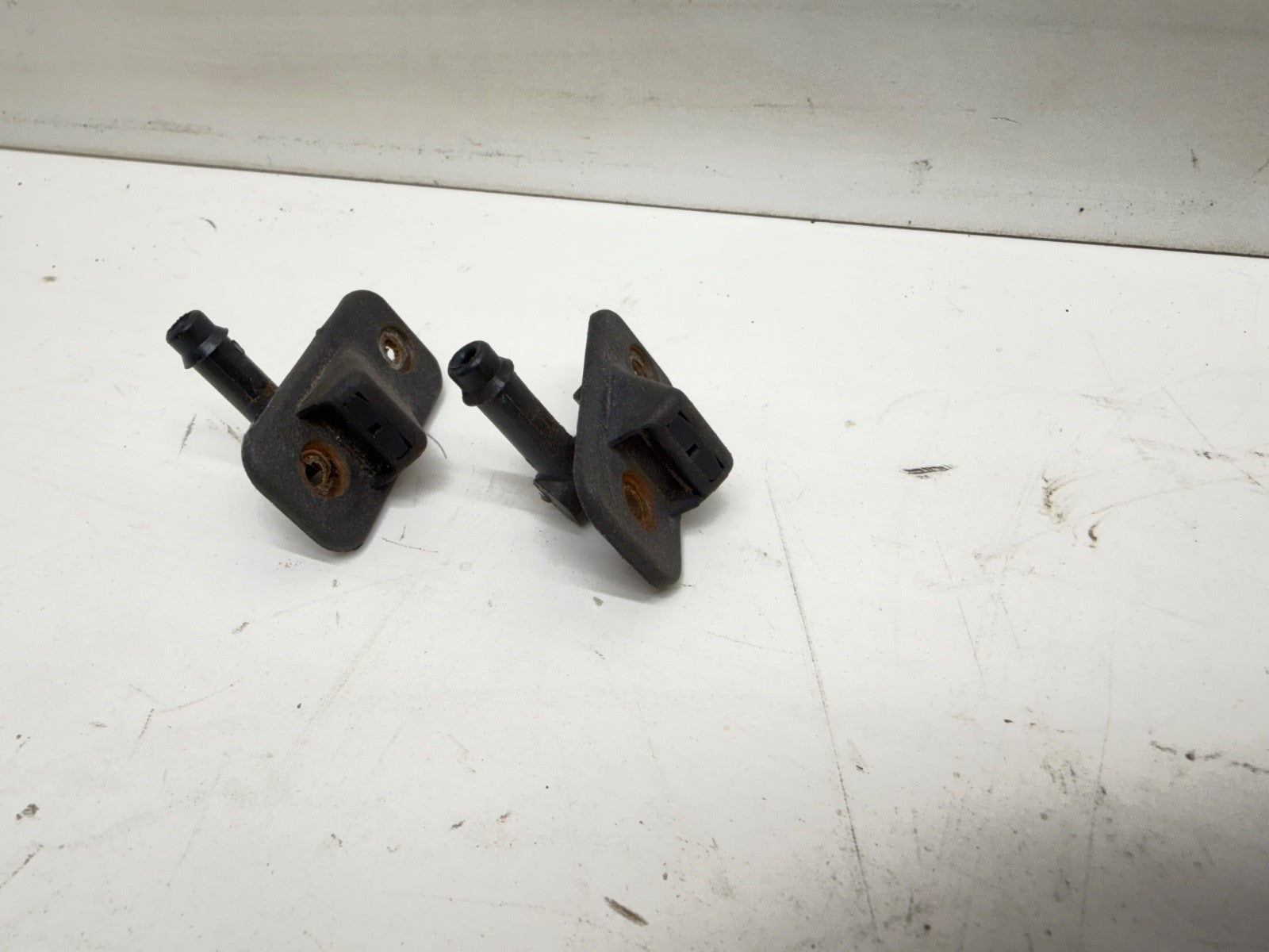 Jeep Wrangler YJ 87-95 Windshield Washer Nozzle Spray Squirter Set Sprayer OEM