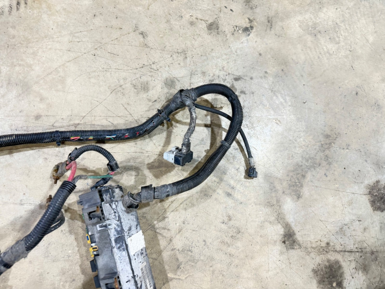 01 Jeep TJ Wrangler 4.0 2.5 L Engine Under Hood Fusebox Wire Harness 56010350AK