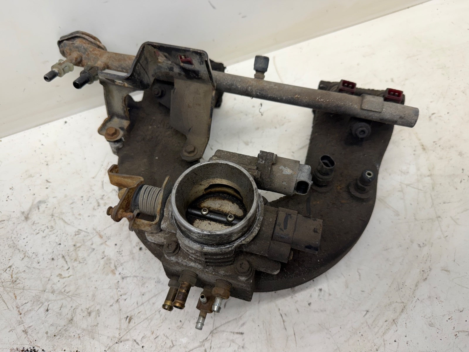 91-95 Jeep Wrangler YJ 2.5 L 4 Cyl Intake Manifold Fuel Rail Throttle Body OEM