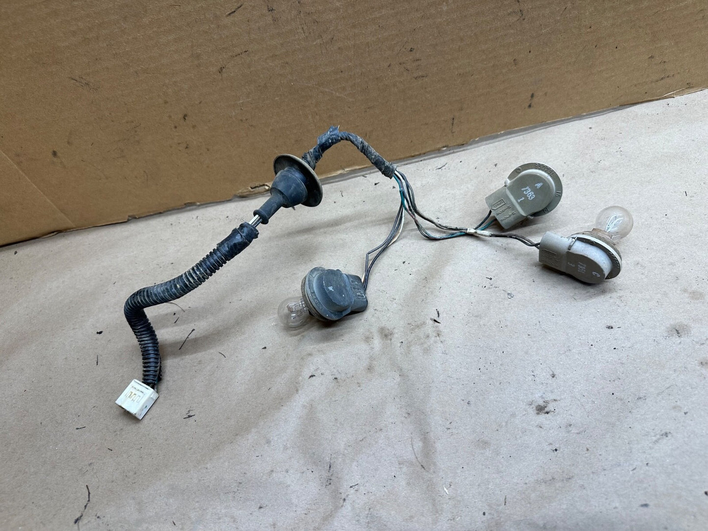 97-01 Jeep Cherokee XJ Tail Light Wiring Harness Left or Right Plug -READ AD-