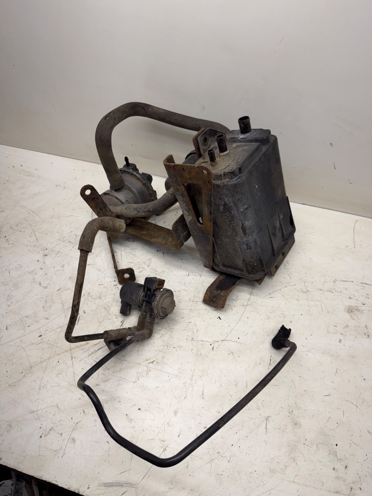 Jeep Wrangler TJ 98-02 Fuel Vapor Charcoal Canister Evap Pump Emissions Emission