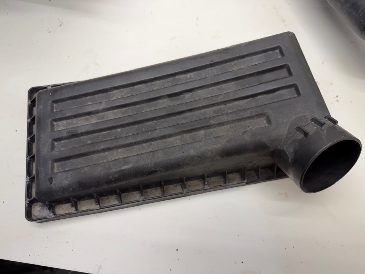 Jeep Wrangler TJ 97-04 Air Cleaner Box Lid 2.5L 4 Cyl 4.0L 6 Cyl Filter Housing