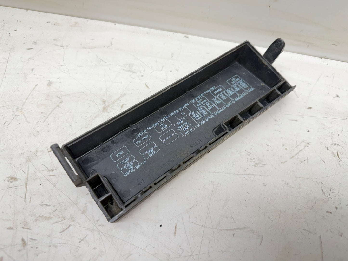 Jeep Wrangler YJ 91-95 Under Hood Fuse Block Relay Panel Cover OEM 56017145