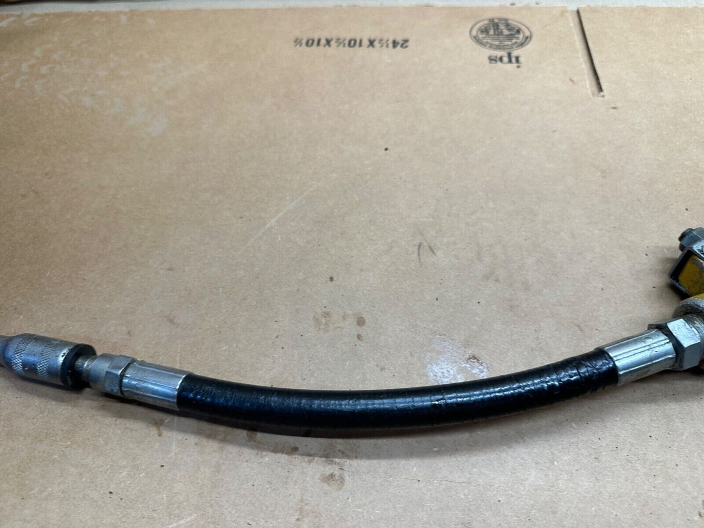 Graco H052 HO52 Oil Dispenser Nozzle Control Rubber Hose Shows Wear 1500PSI Used