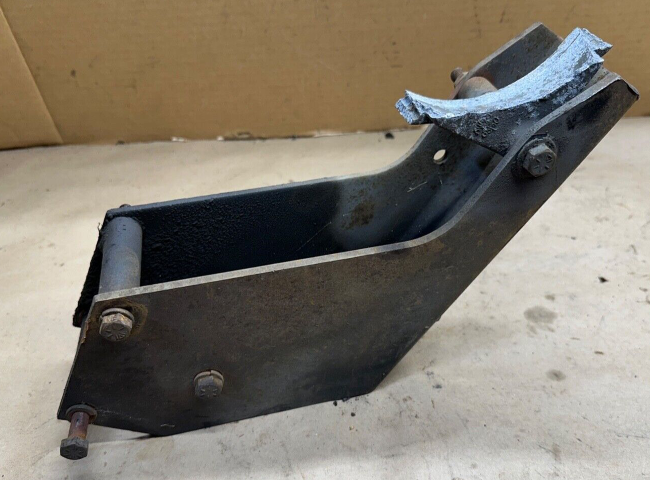 International S Series V8 392 Alternator Bracket International Medium Duty Truck