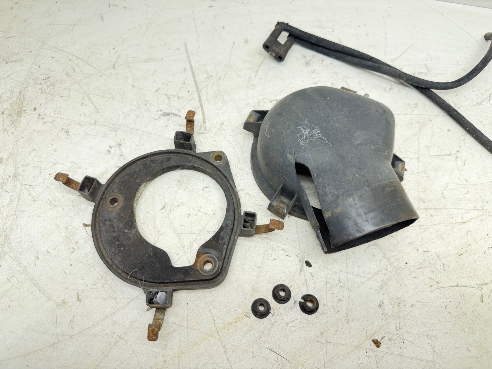 Jeep Wrangler YJ 87-90 2.5 4 Cyl Air Cleaner Throttle Body Adapter 8953002851