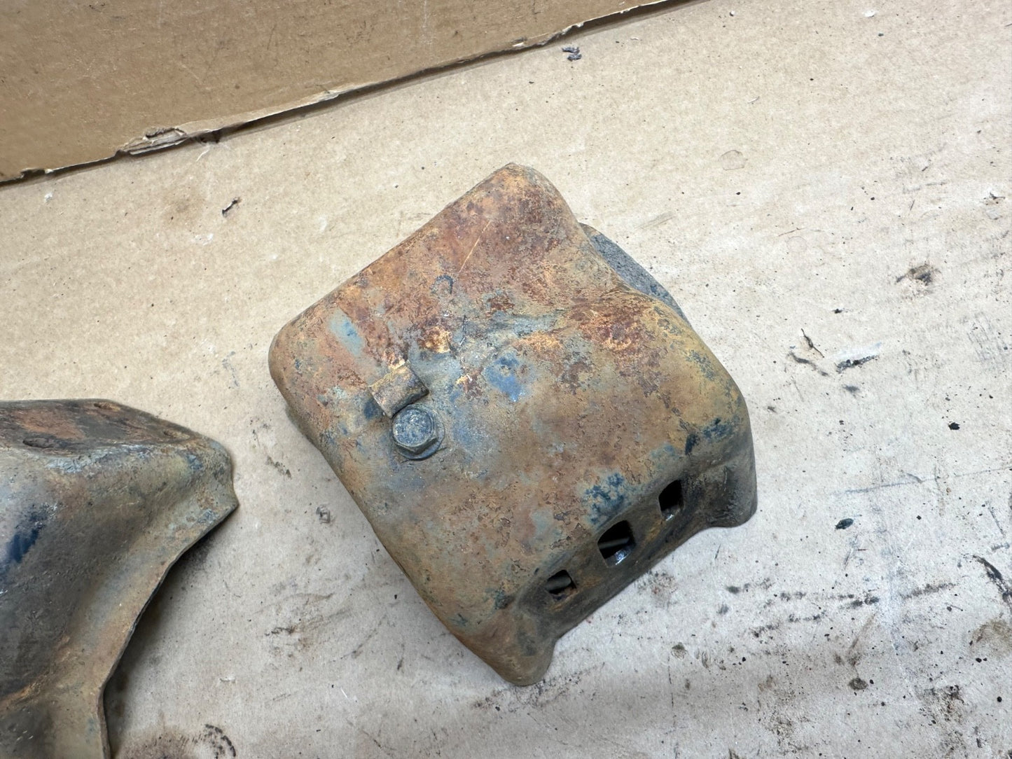 Jeep CJ 6 cylinder motor mounts 4.2 CJ 5  CJ7 frame side Bracket 258 4.2L Set OE