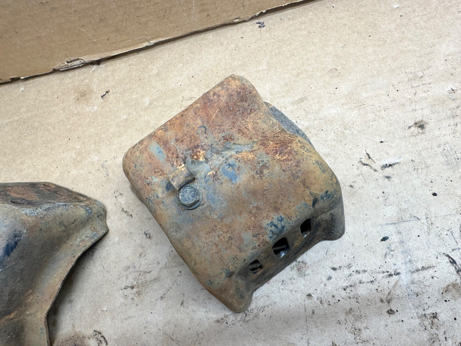 Jeep CJ 6 cylinder motor mounts 4.2 CJ 5  CJ7 frame side Bracket 258 4.2L Set OE
