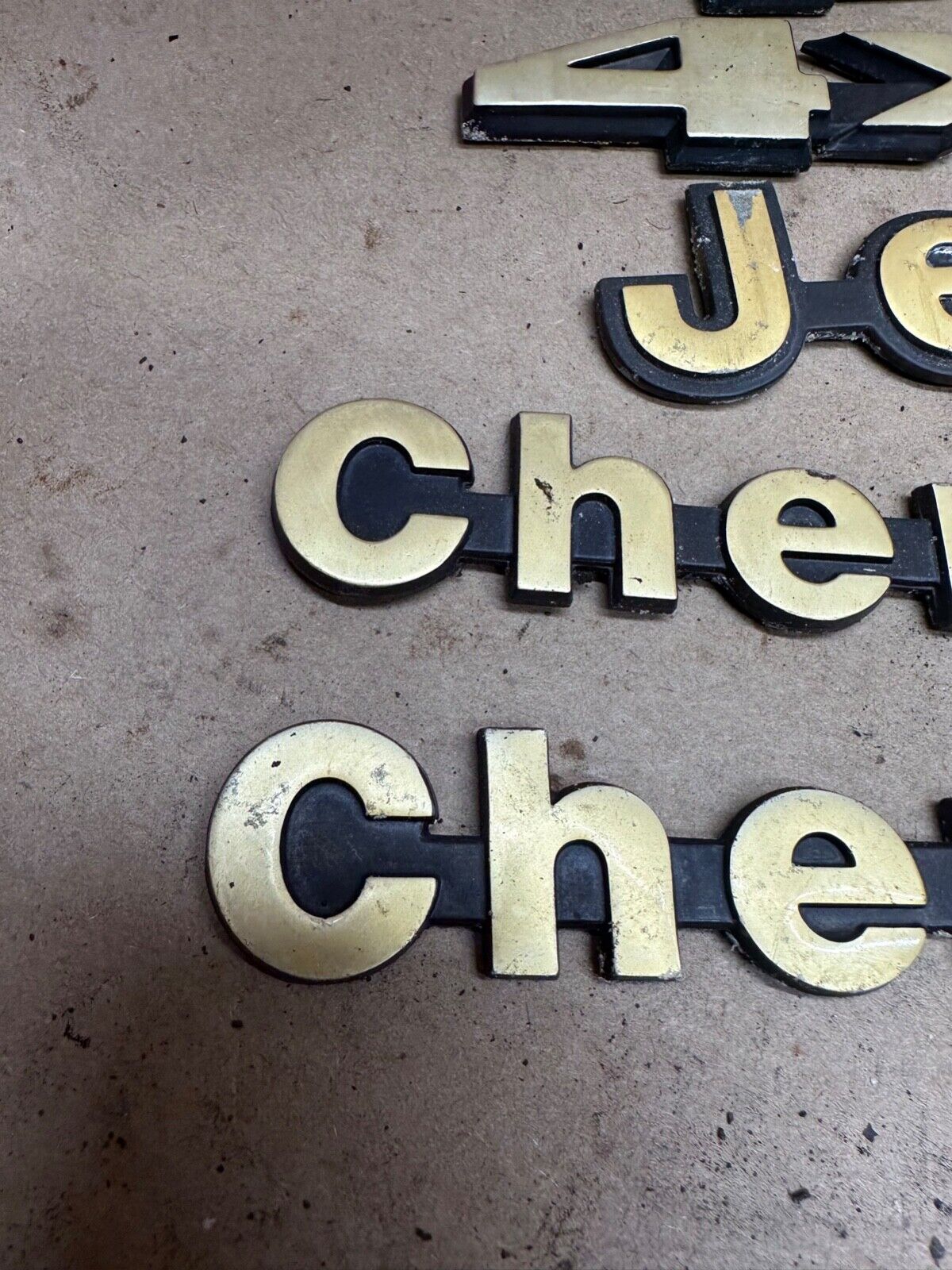 84-01 Jeep Cherokee XJ Fender Emblem Logo Name Plate Emblem Set GOLD LIMITED OEM