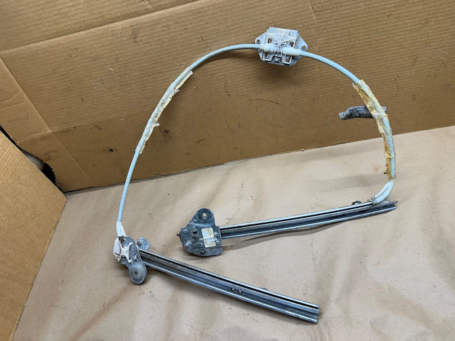 97-01 Jeep Cherokee XJ 2 Door Left Manual Window Regulator Crank Driver Slide OE