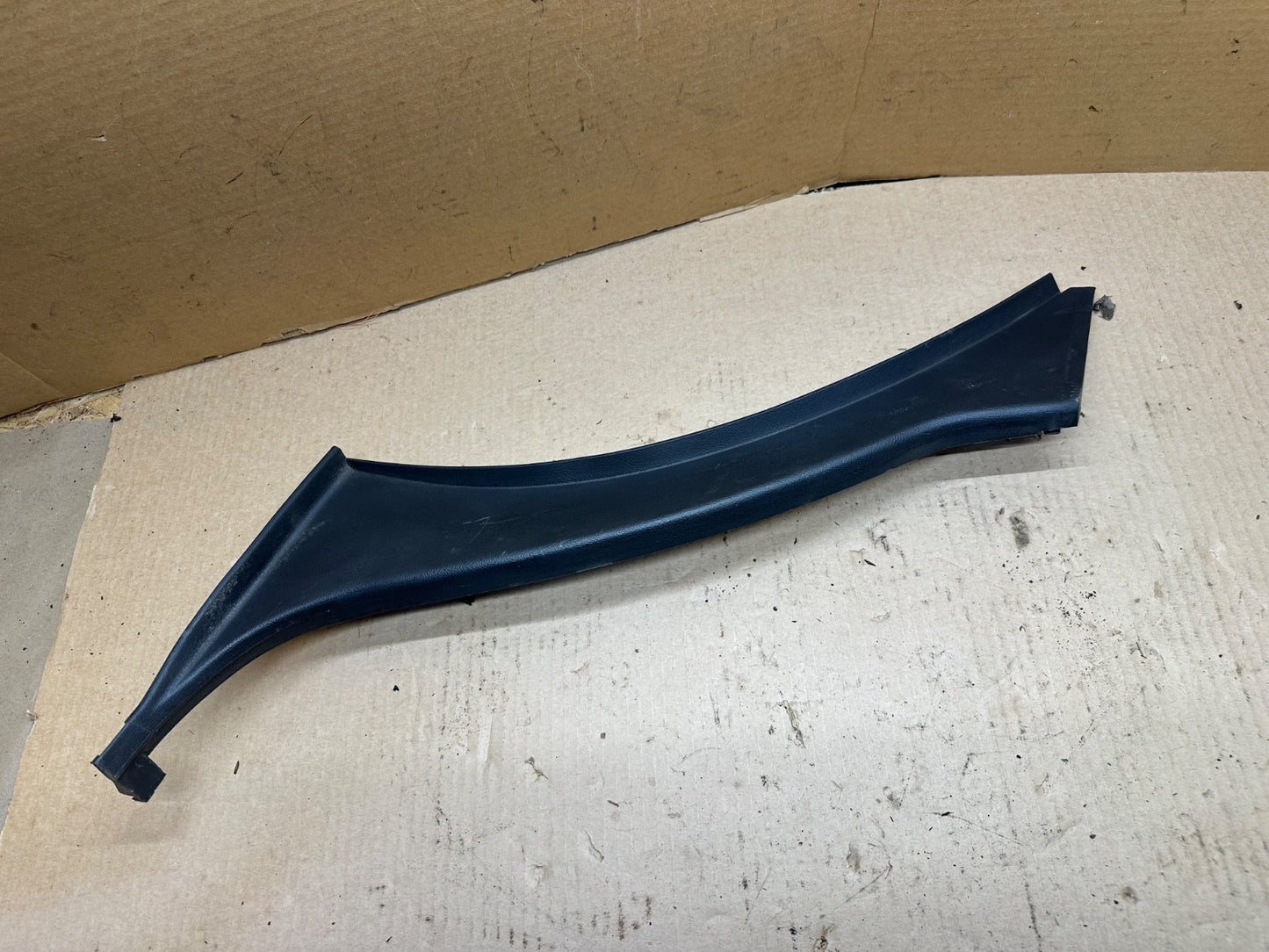 2003-2011 FORD CROWN VICTORIA LEFT REAR INNER LOWER QUARTER TRIM DARK GRAY/Black
