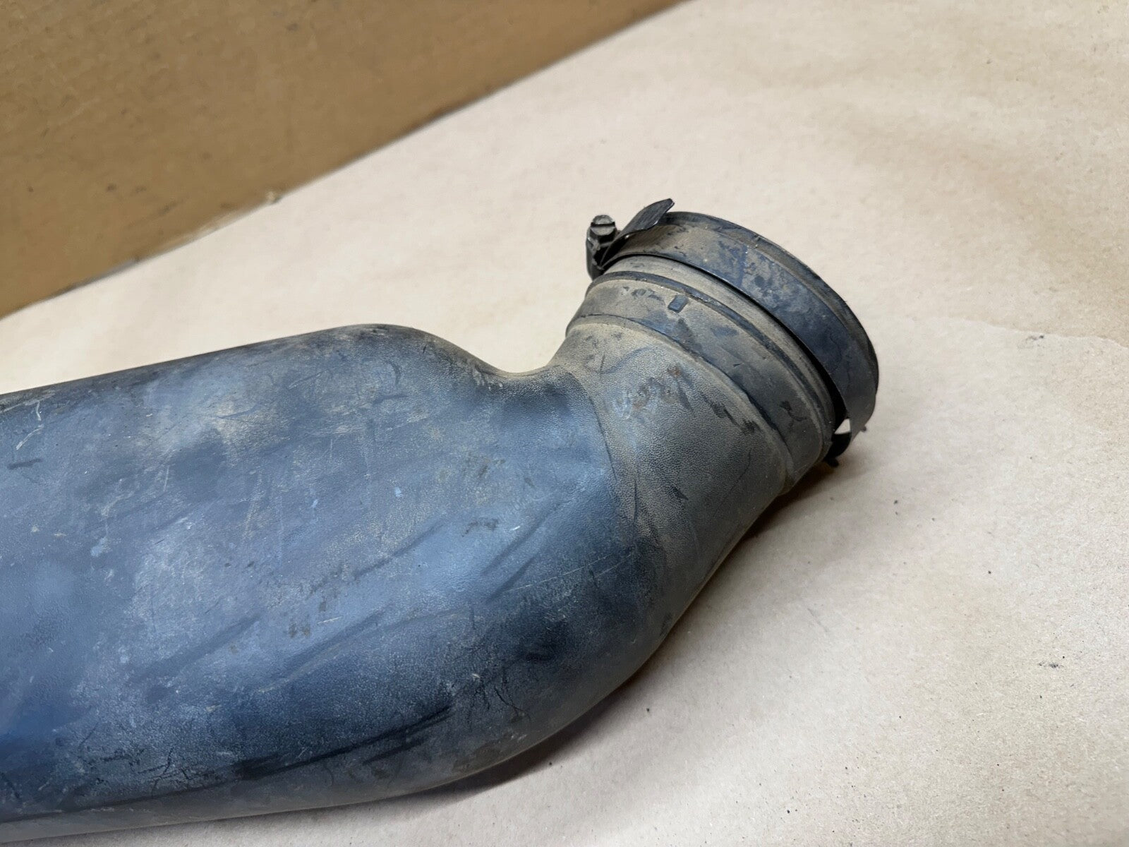 97-02 Jeep Wrangler TJ Air filter box Intake Tube 2.5L 4 Cylinder 2.5 L Hose OEM