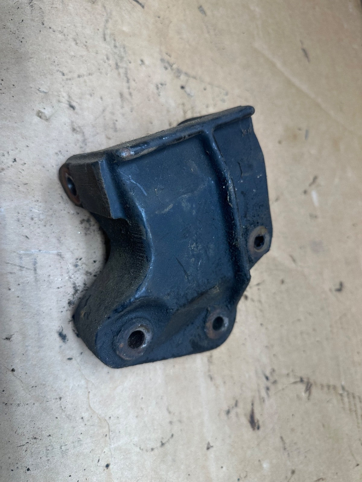 87-99 Jeep Wrangler YJ TJ Engine Mount Bracket Passenger Side Right Mounting OEM