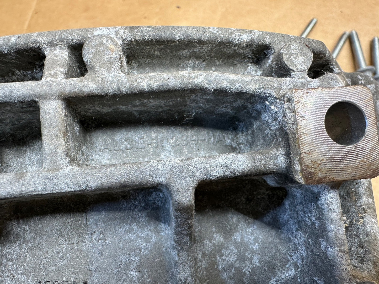 6.2L V-8 Ford F250 F350 Engine Alternator Mounting Bracket Super Duty Mount OEM