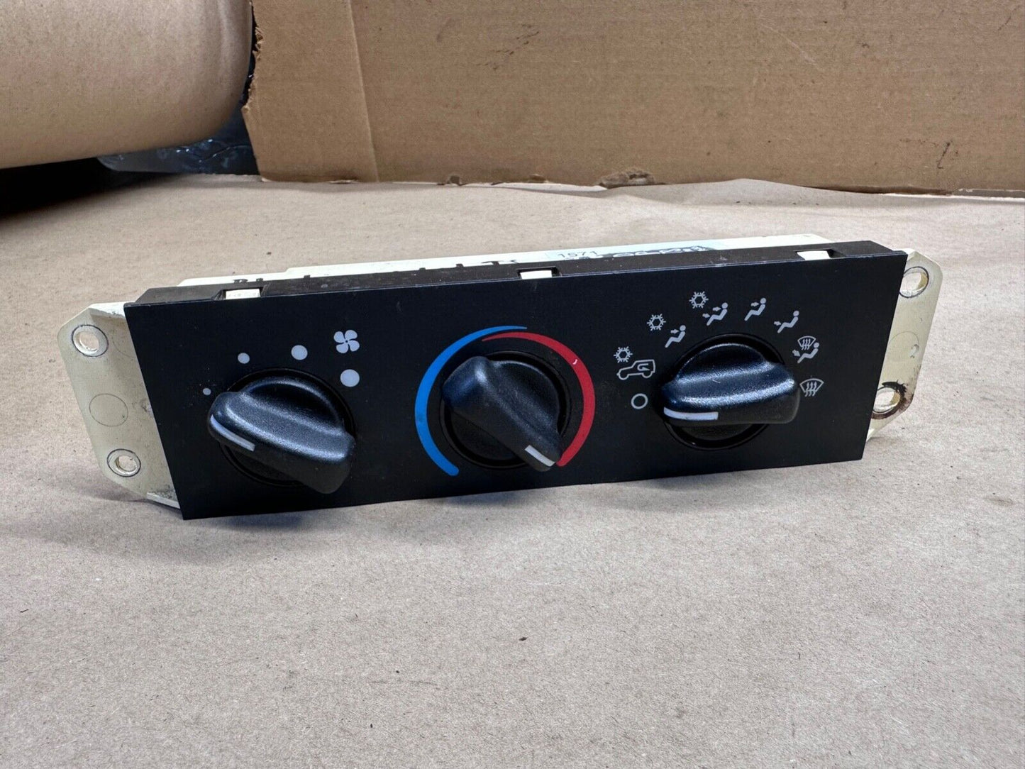 99-04 Jeep Wrangler TJ Heater Climate Control P55037473AB With A/C HVAC Panel OE