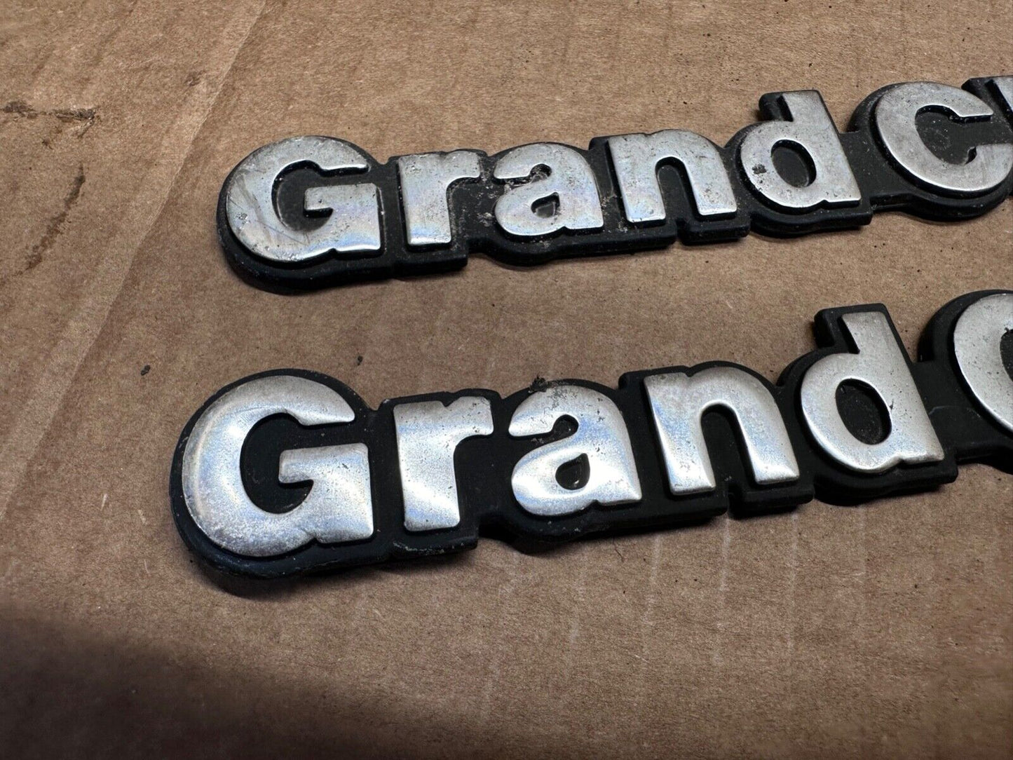 93-98 Jeep Grand Cherokee OEM 55295445 Metal Emblem Pair Set Front Fender Badge