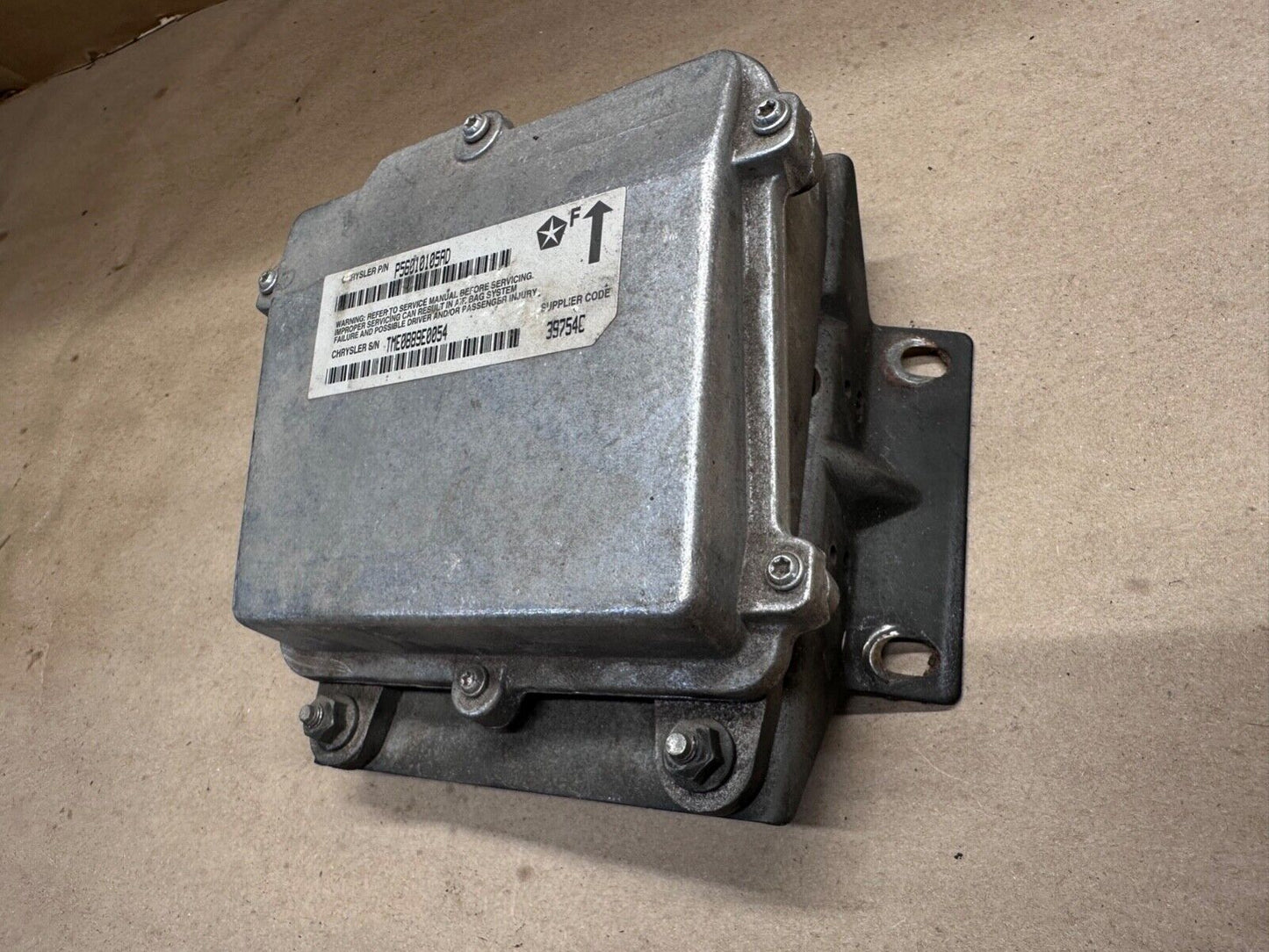 98 99 00 Jeep Wrangler TJ Air SRS Control Module Computer Unit P56010105AD