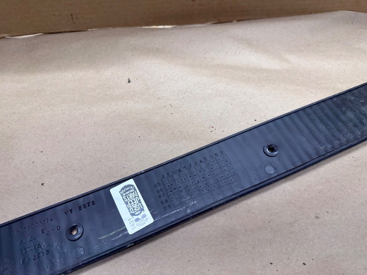 84-01 Jeep Cherokee XJ 2 Door Sill Guard Single Piece Entry Trim Plate Black OEM