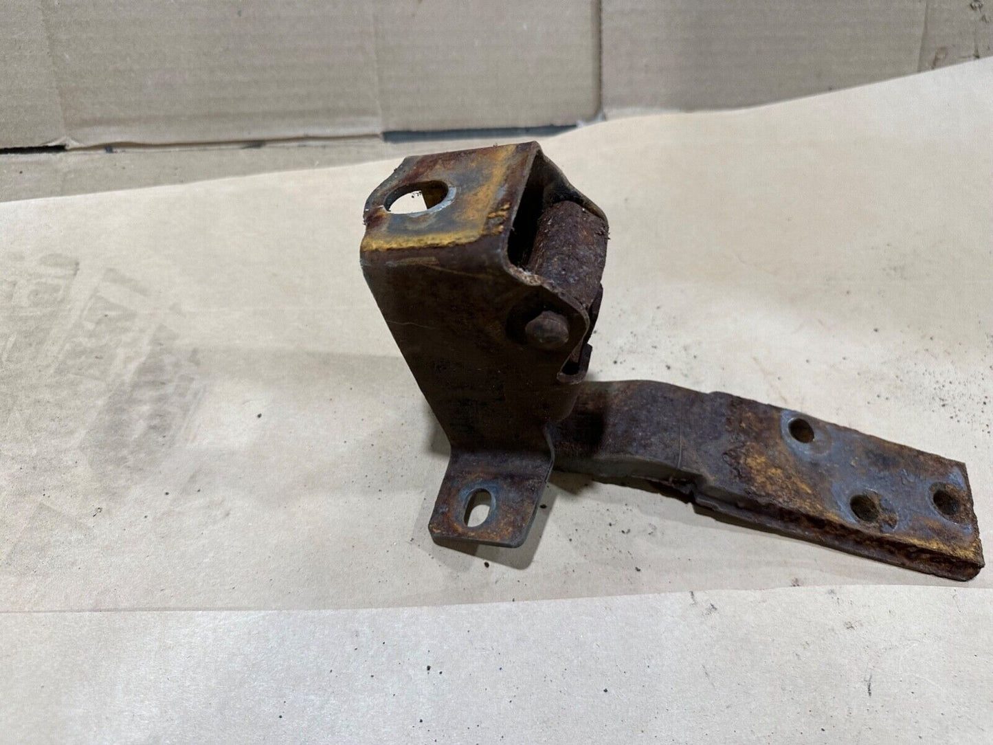 74-91 Jeep Wagoneer J10 J20 Cherokee Front Door Hinge -Right Lower- 90° RH Wide