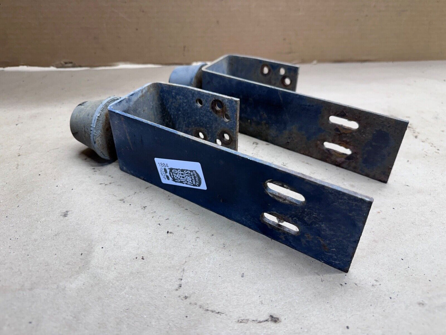 International Truck 4900 Hood Rest Bumper Bracket Pair Bump Stop P/N 1657771C2