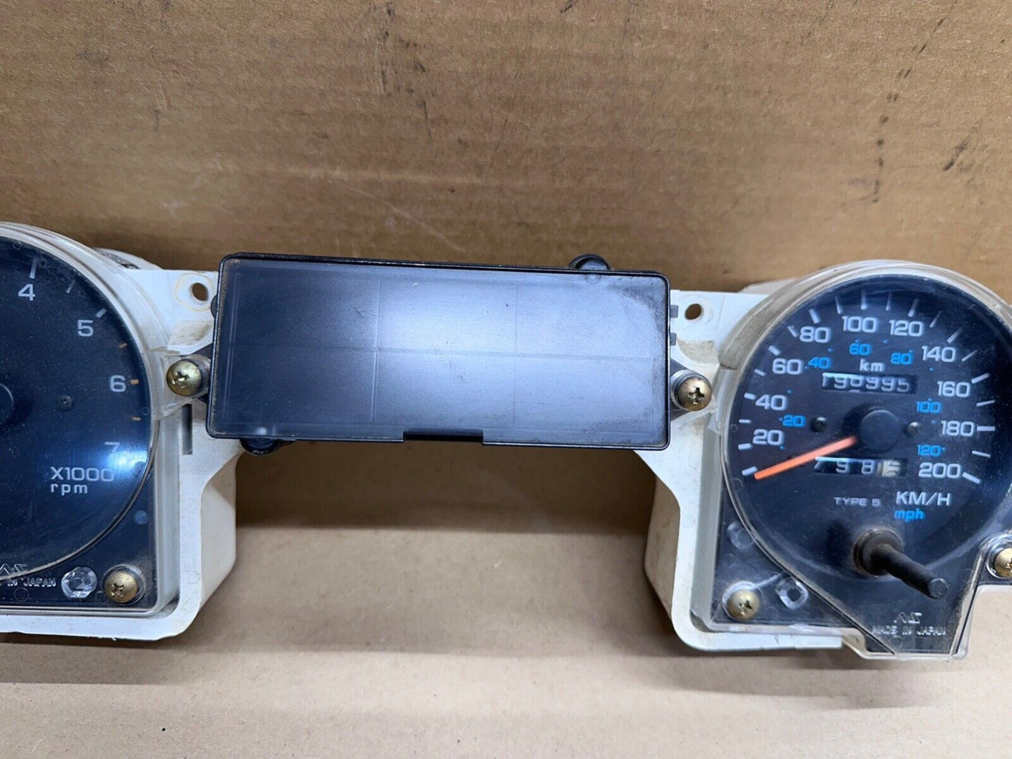 92-95 Jeep Wrangler YJ Gauge Cluster Speedometer METRIC 198k KILOMETERS KPH KM/H