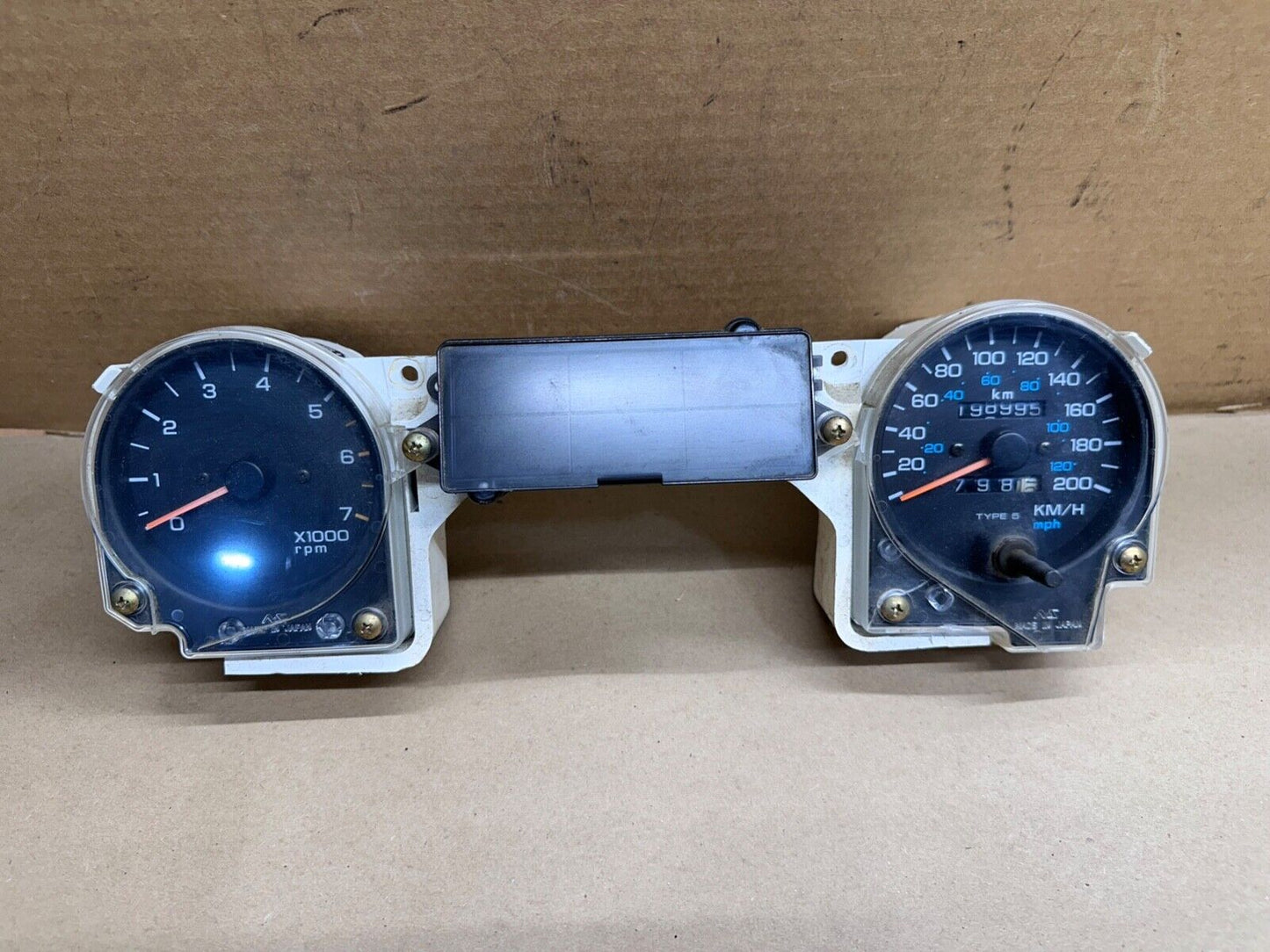 92-95 Jeep Wrangler YJ Gauge Cluster Speedometer METRIC 198k KILOMETERS KPH KM/H