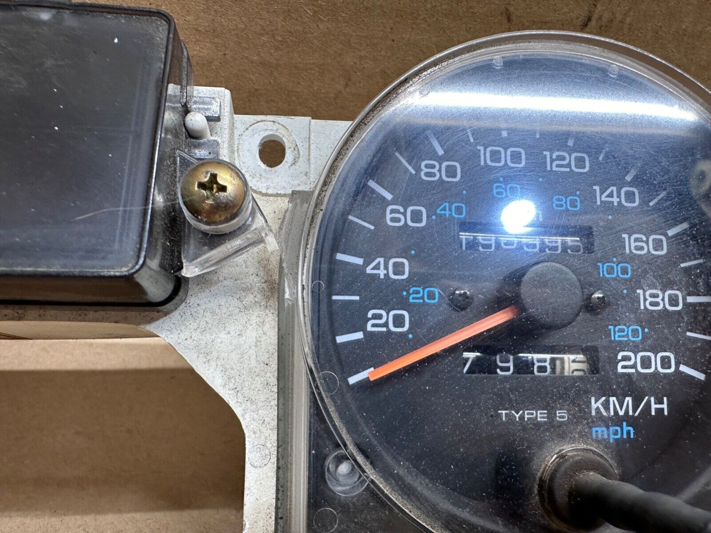 92-95 Jeep Wrangler YJ Gauge Cluster Speedometer METRIC 198k KILOMETERS KPH KM/H