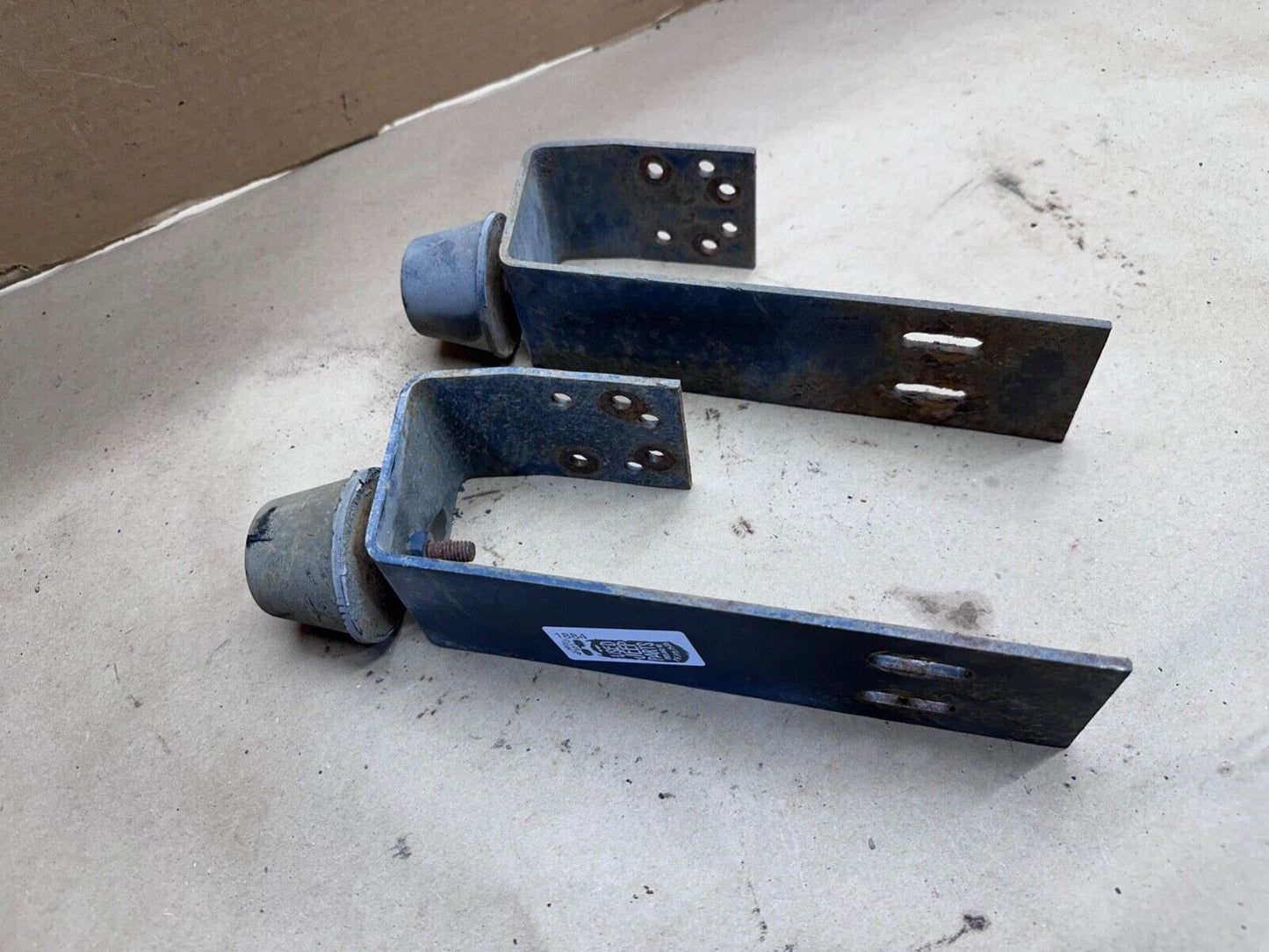 International Truck 4900 Hood Rest Bumper Bracket Pair Bump Stop P/N 1657771C2